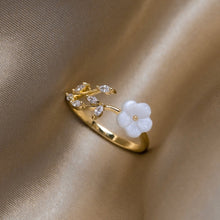 Rise - White flower ring