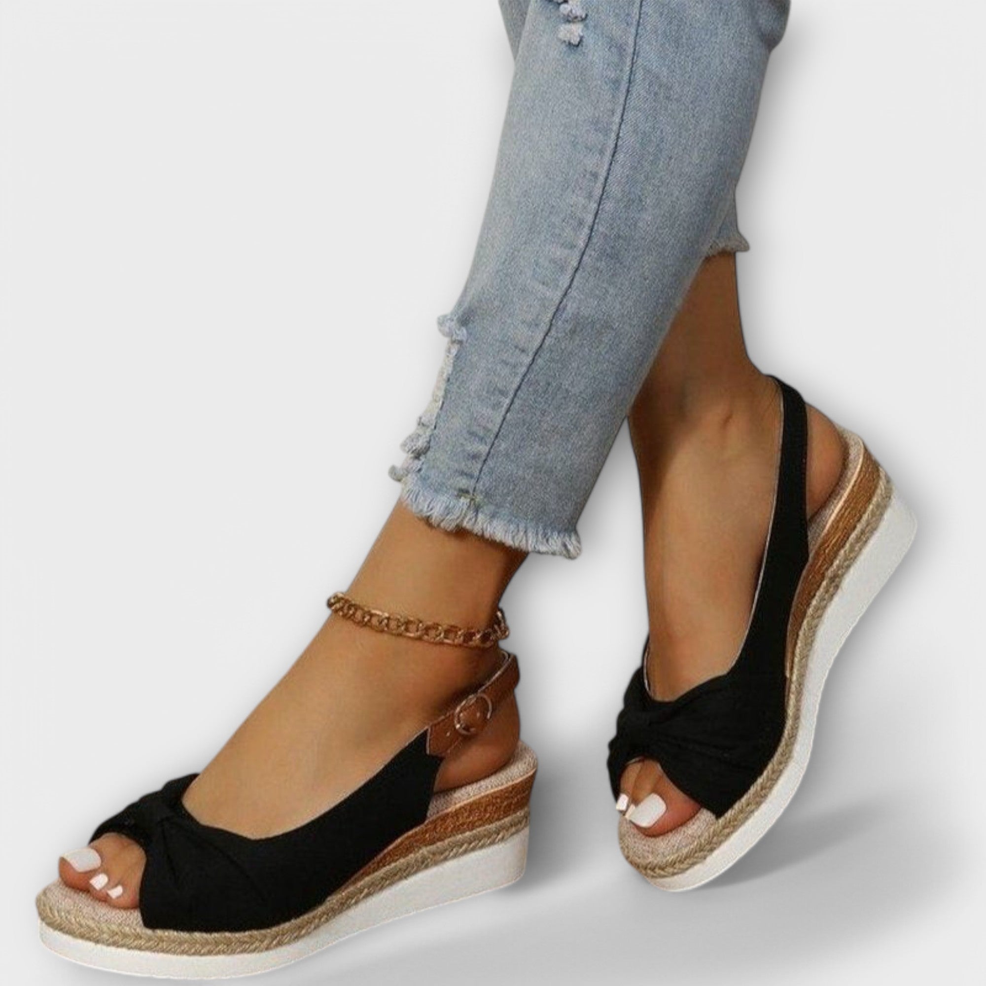 Dunja – Practical sandals