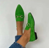 Lily | Timeless suede loafers with a small detail