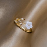 Rise - White flower ring